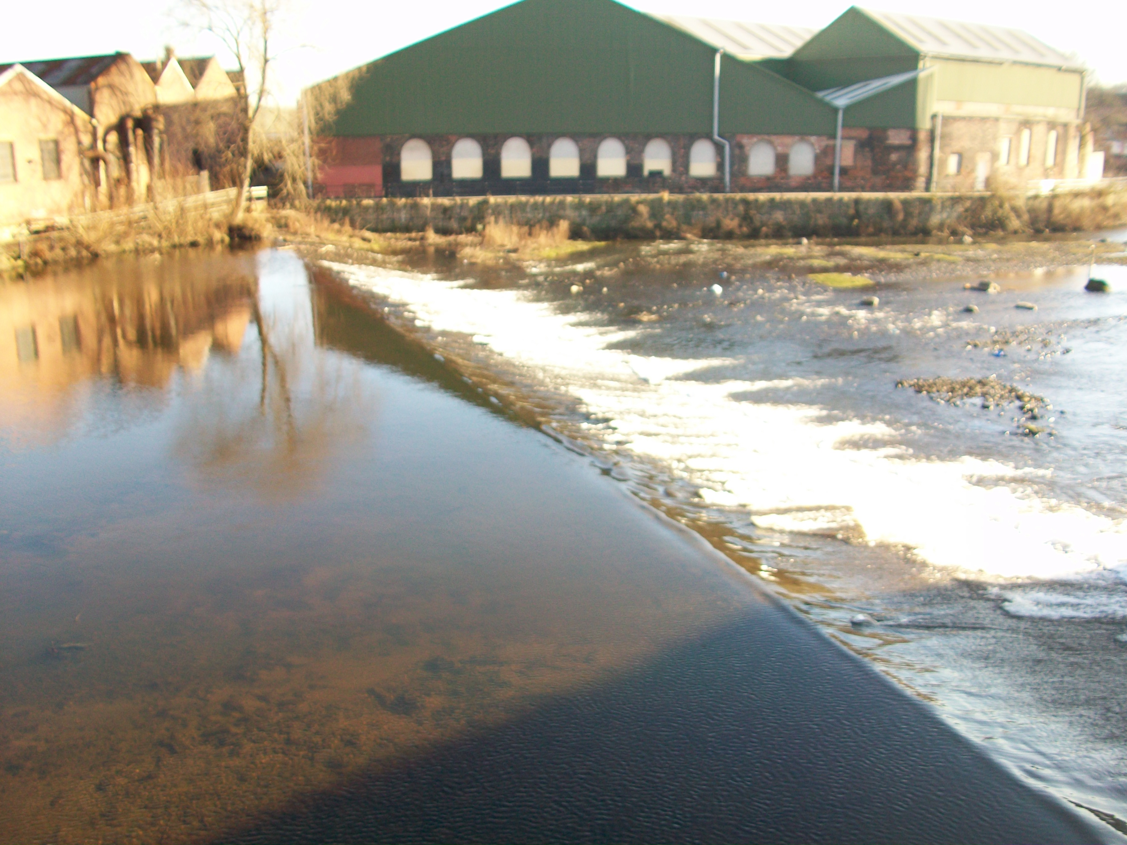 Salmon Pastures weir on River Don